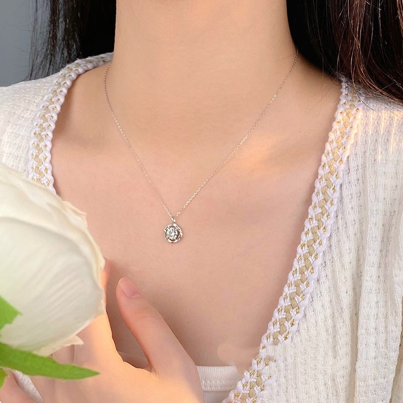 S925 Sterling Silver Moissanite Mobius Necklace – Cheng Cheng Light Luxury Jewelry