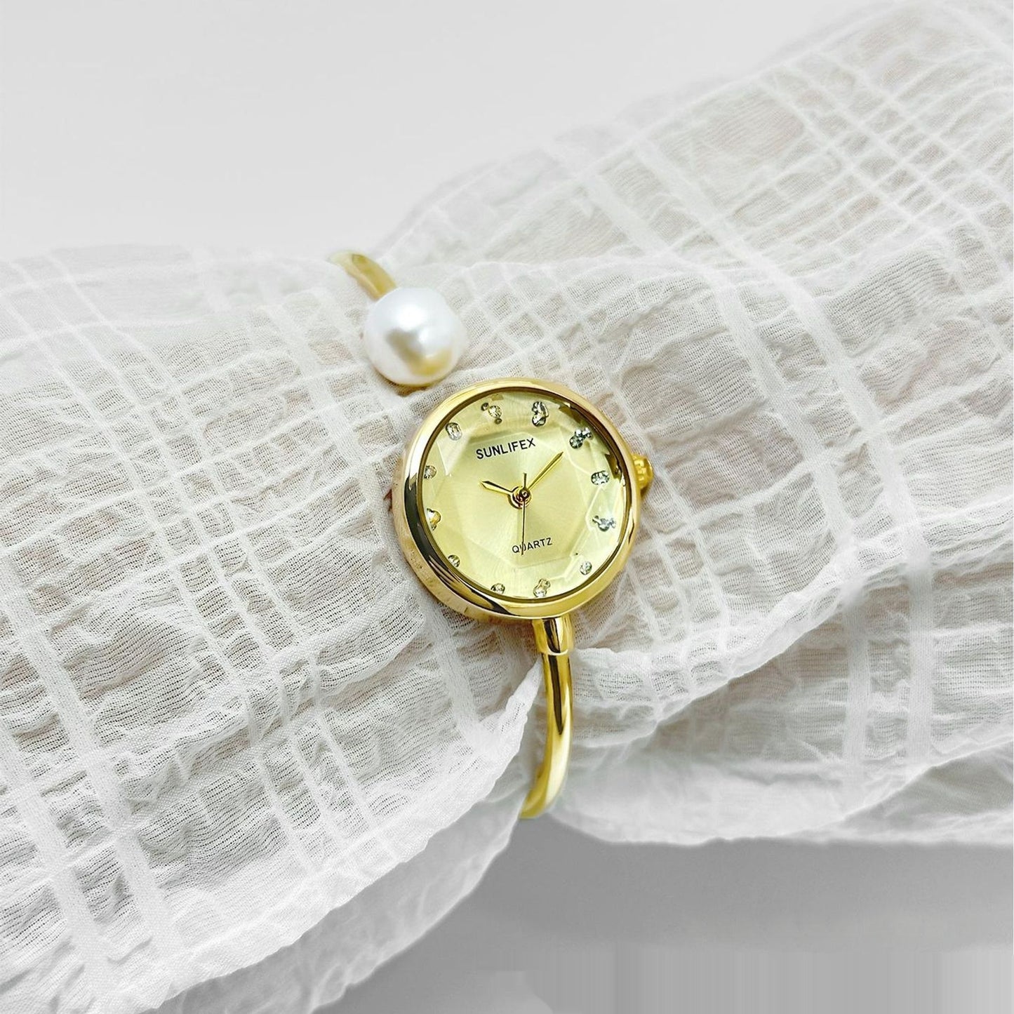 Women’s Elegant Pearl Bangle Watch – High-Grade Fashion Bracelet Timepiece
